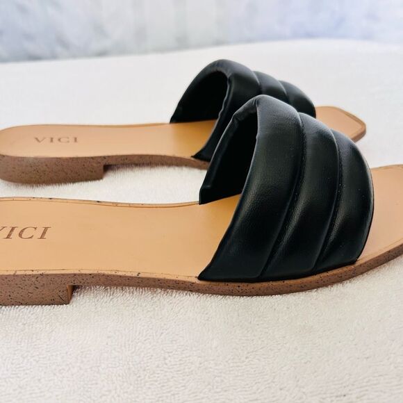 Vici Black Quilted Slide Sandals Sz 8.5 Comfortable Versatile Luxury Designer - Picture 1 of 6